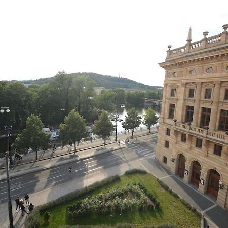 Fabulous River View Studio In The Heart Of Прага Экстерьер фото